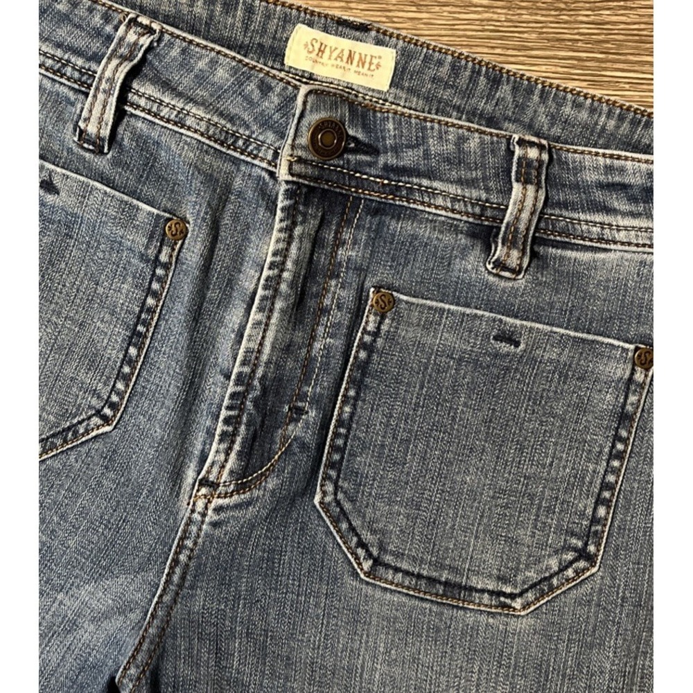 Shyanne Women's Luna High Rise Flare Stretch Patch Pocket Jeans Size 29x34